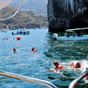 Private and Quick Snorkeling Adventure to Los Arcos National Park