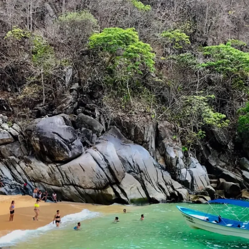 NakaweAdventures-JungleHiking-1