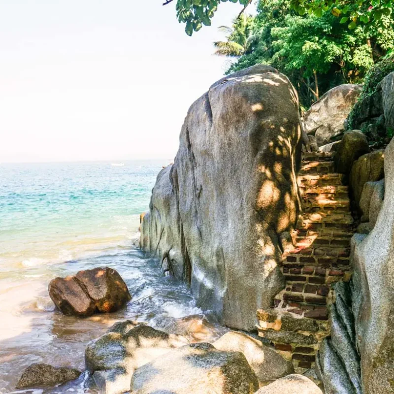 NakaweAdventures-JungleHiking1(2)